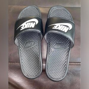 ✨Men’s Nike Slides✨